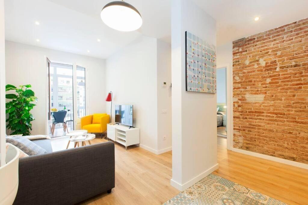 Perfectly Located 4Bed 4Bath Apartment In Barcelona 3 1 Exterior photo