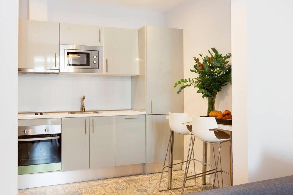 Perfectly Located 4Bed 4Bath Apartment In Barcelona 3 1 Exterior photo